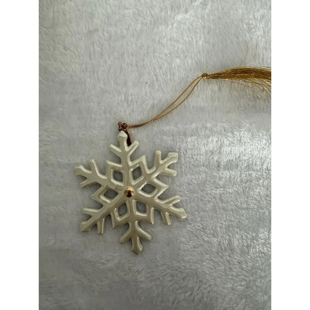 Lenox Christmas The Winter Splendor Ornament Snowflake Fine China with 24K Gold